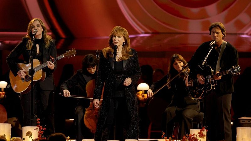 Sin Rodeos - El momento más emotivo de los Grammy con Reba, Brandy Clark y Lukas Nelson - 04/02/26 - Escuchar ahora
