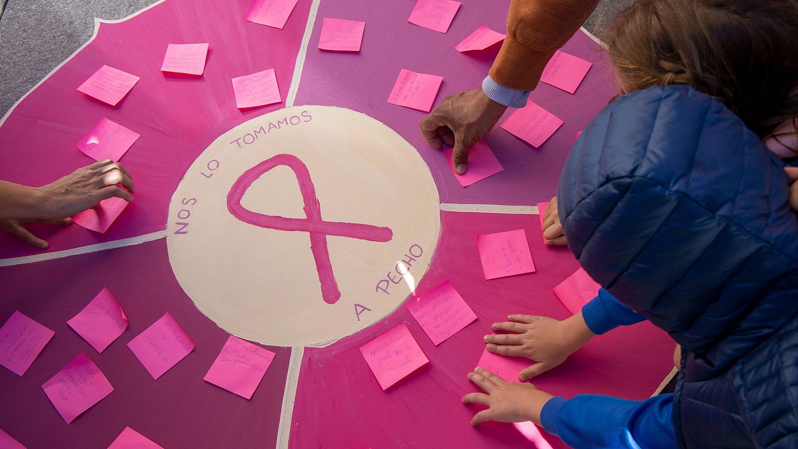 Las entidades dan por subsanados los problemas con los cribados de cáncer de mama en Cantabria - Cantabria Informativos | Escuchar