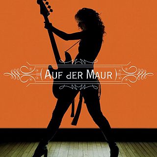 Melissa Auf der Maur: el poder del bajo