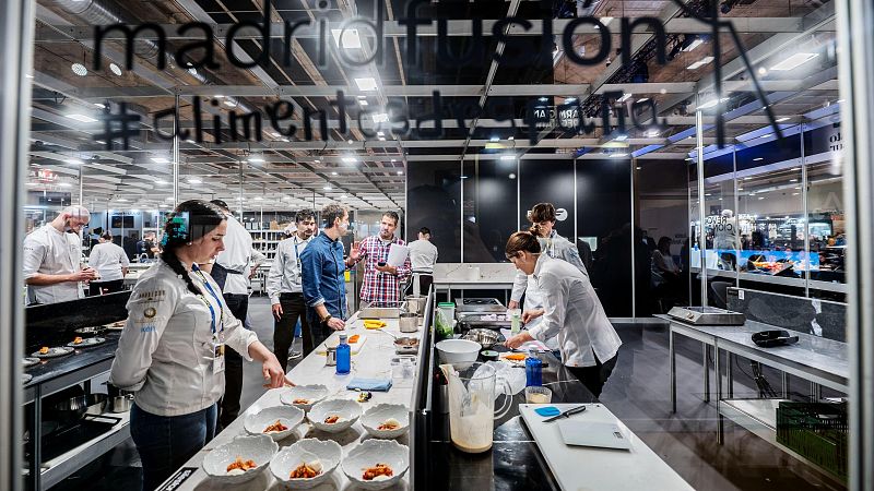 Discovering culinary innovations in Madrid Fusión food fair - English Language Broadcast | Escuchar