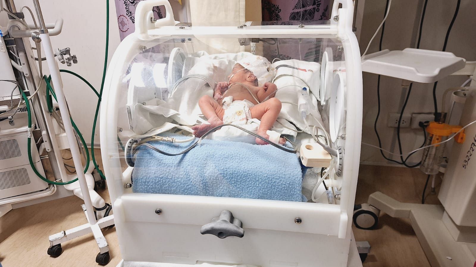 Las incubadoras 'low cost' cántabras que salvan vidas en Perú - Cantabria Informativos | Escuchar