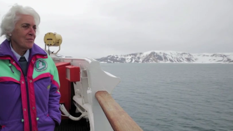Josefina Castellví comparte sus recuerdos "de hielo" en 'Memoria de delfín' - Memoria de delfín | Escuchar