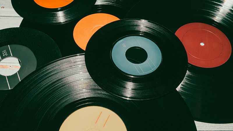 33 revoluciones por domingo - Últimas novedades del mundo del Rock - 08/02/26 - Escuchar ahora