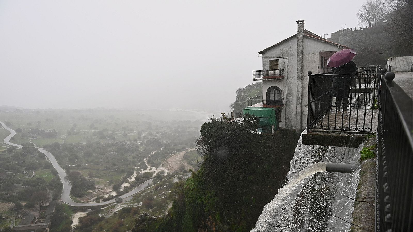 "En principio no hay ninguna razón por la que se vaya a derrumbar alguna casa" - Las mañanas de RNE | Escuchar