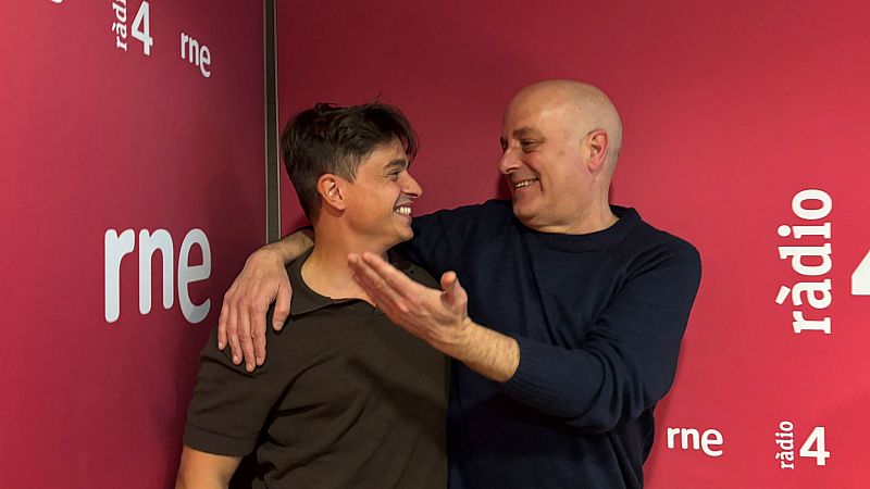 El mat� de R�dio 4 - Cesc Sansalvad� ens convida a Razzmataz cantant "Way Back Home" - El mat� de R�dio 4 | Escoltar