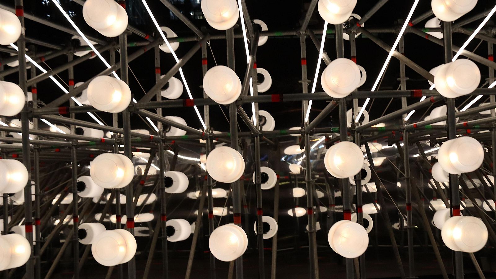 Llum BCN 2026: 33 instal·lacions il·luminen el Poblenou | Montse Soto