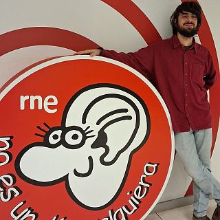 David Ucl�s imagina una ciudad donde "muchas estrellas ya no est�n, pero su luz sigue llegando"