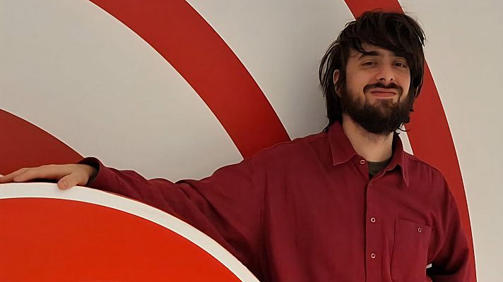 David Ucl�s imagina una ciudad donde "muchas estrellas ya no est�n, pero su luz sigue llegando"