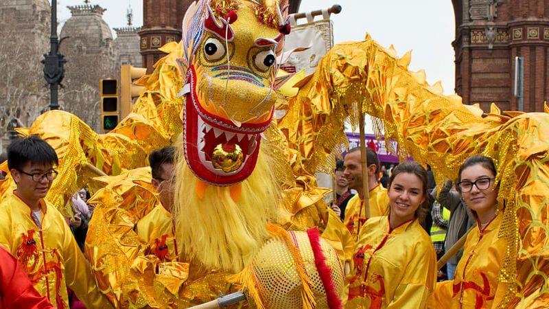 Celebrem l'any nou xin�s a Barcelona - S�n 4 dies | Escuchar