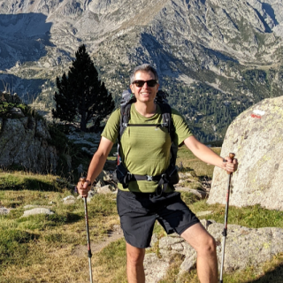 Enric Luzán, la volta al món a peu