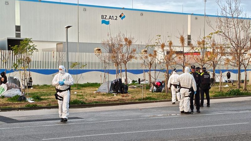 Desallotgen part de l'assentament de la Zona Franca | Escuchar