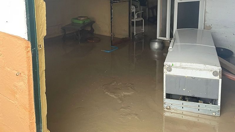 Sin agua ni luz y mucha incertidumbre: Volver a casa tras el temporal - Mediodía en RNE | Escuchar