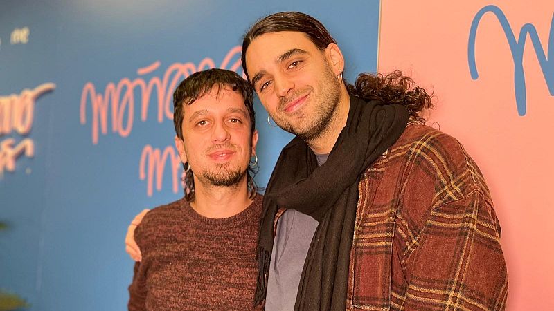 Pedro Pastor celebra su nuevo álbum '10 locos años descalzos' - Mañana más | Escuchar