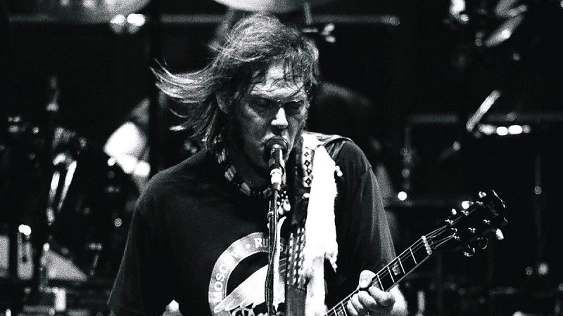 Tal día como hoy - Neil Young - Escuchar ahora