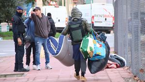 Els desallotjats de la Zona Franca es traslladen a espais propers