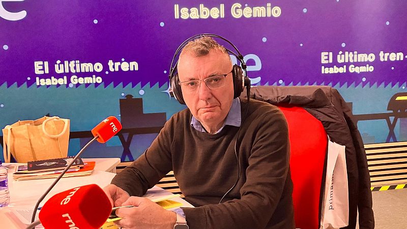 La última novela de Emmanuel Carrère: Koljóz por Miguel Vilas - El último tren | Escuchar