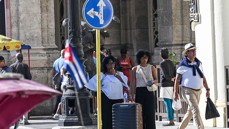 El turismo en Cuba, en jaque mate por la situación límite - Hora América | Escuchar