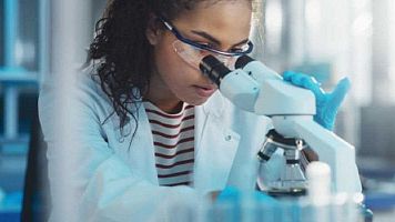 Los sesgos del algoritmo y de divulgar la ciencia en femenino