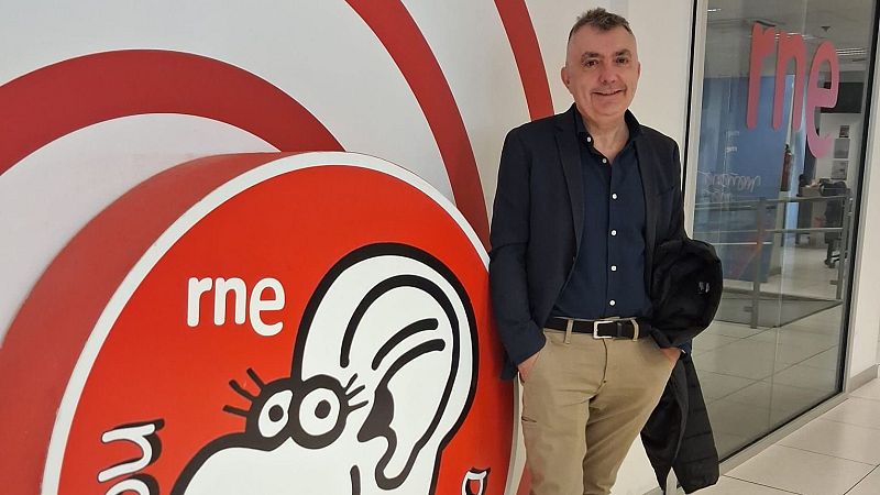 No es un día cualquiera - Entrevista a Manuel Vilas | Escuchar