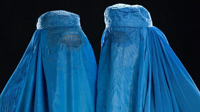 Prohibici�n del burka: "Su uso es minoritario, solo buscan votos" - Mediod�a en RNE | Escuchar