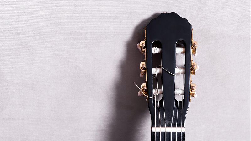 La taberna del puerto - Dos visiones de la guitarra: Santiago Lara y �lvaro Toscano - 17/02/26 - La taberna del puerto | Escuchar