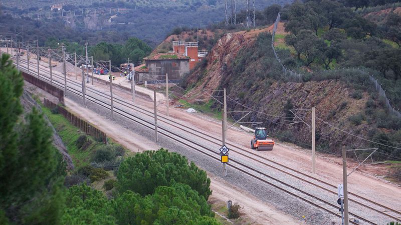 Un mes del accidente de Adamuz: "Lo recuerdas a todas horas" - Mediodía en RNE | Escuchar