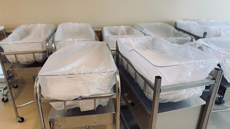 Francia enviará cartas a los jóvenes de 29 años para incentivar los nacimientos - Las mañanas de RNE | Escuchar