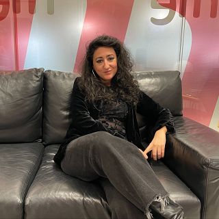 Azahara Palomeque nos lleva a su 'Pueblo blanco azul'