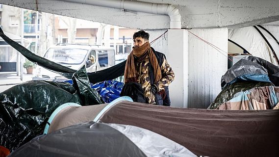 Una cinquantena de persones encara sota el pont de la C-32