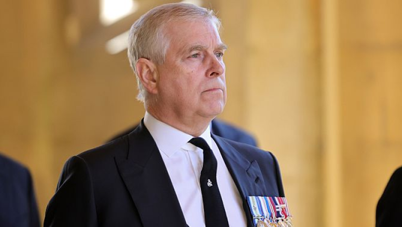 L'Entrellat - �ltima hora de la detenci� de l'expr�ncep Andreu d?Anglaterra, amb el corresponsal de RNE a Londres - L'Entrellat | Escoltar