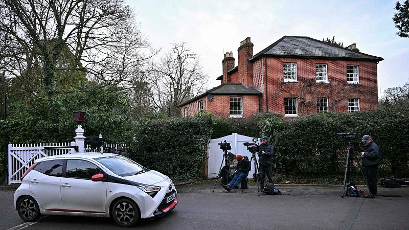 Crónica internacional - Andrés Mountbatten-Windsor, en libertad, aunque sigue bajo investigación, tras ser detenido por sospecha de mala conducta en cargo público en relación con el caso Epstein - Escuchar ahora