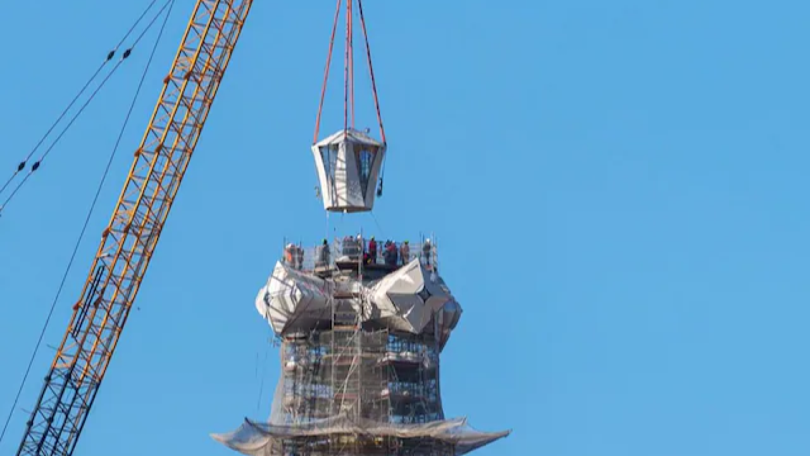 La Sagrada Fam�lia ja toca el cel