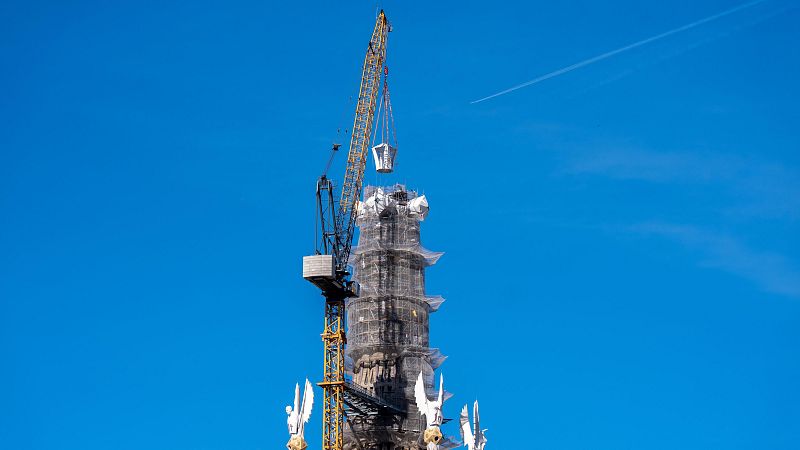 La Sagrada Família corona la Torre de Jesús | Maite Boada