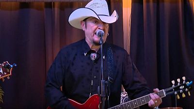 Entrevista a Carlos Segarra: cantante, guitarrista y compositor