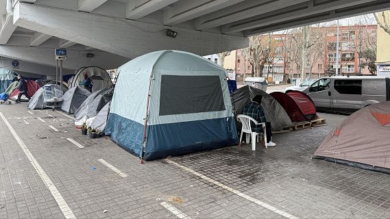 Badalona Acull acusa l'alcalde de desentendre's del sensellarisme