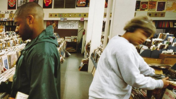 Tiendas de discos, cabinas y jardines