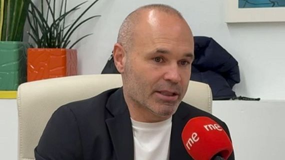 Andrés Iniesta: "Lamine tiene todo para convertirse en un jugador único como Messi"