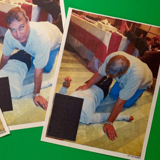 La foto del príncep Andrew amb una noia molt jove compromet la monarquia