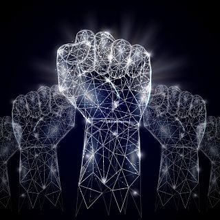 Oleada de jóvenes hackers, gadgets raros pero increíbles y la máquina de rayos X portátil