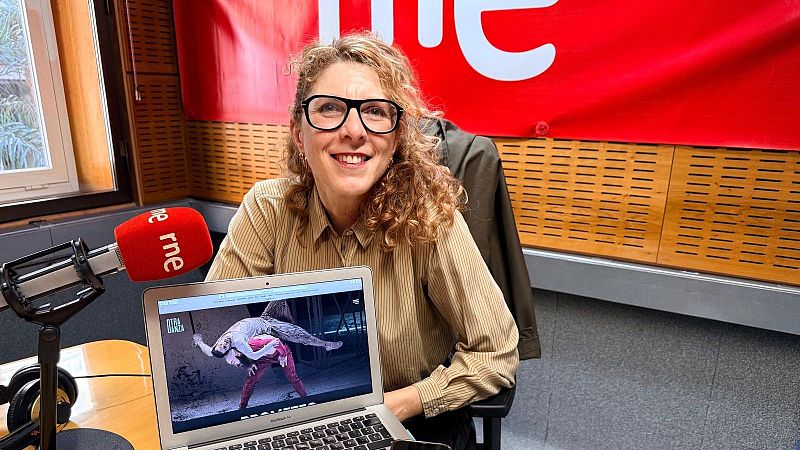 El futuro de Asun Noales y los 22 años de Ellas Crean - A compás | Escuchar