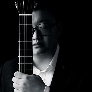 六弦琴上的东方“吉普赛”灵魂