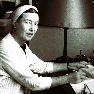 Simone de Beauvoir: "Ya bastó de humillaciones en torno a la vejez"