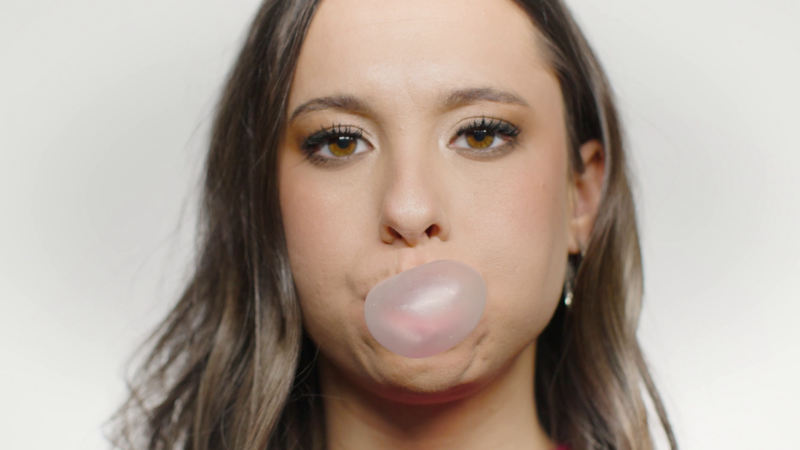 El mat� de R�dio 4 - Menjar xiclet aprima o engreixa? La doctora Magda Carlas respon - El mat� de R�dio 4 | Escoltar