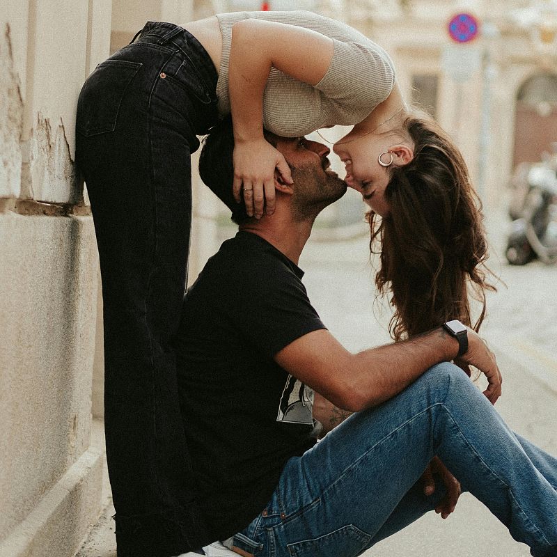 El mat� de R�dio 4 - Fins a quina edat �s ?normal? fer-se petons al carrer? La resposta et sorprendr�! - El mat� de R�dio 4 | Escoltar