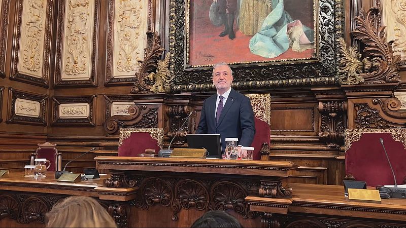 L'alcalde Jaume Collboni presideix el plenari de l'Ajuntament de Barcelona