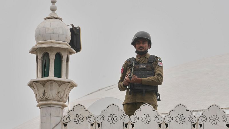 Cinco Continentes - ¿Qué explica la "guerra abierta" entre Pakistán y Afganistán? - Escuchar ahora