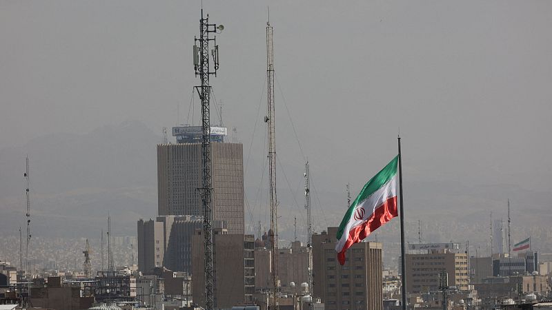 Majedeh Bozorgi, jurista y defensora de los dd.hh.: "El pueblo de Irán no quiere al régimen islámico" | Escuchar