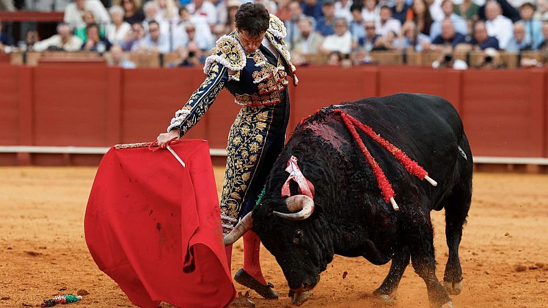 Entrevista a Daniel Luque, Goya a Tardes de soledad, Medalla a Morante y tertulia sobre espectáculos cómico-taurinos - Clarín | Escuchar