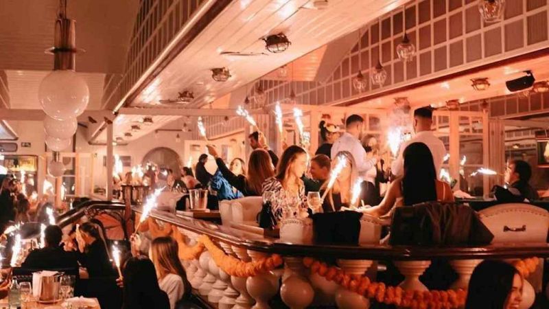 El mat� de R�dio 4 - L'oci nocturn rebaixa l?euf�ria pel Mobile: "Tindrem pitjors xifres que l?any passat" - El mat� de R�dio 4 | Escoltar