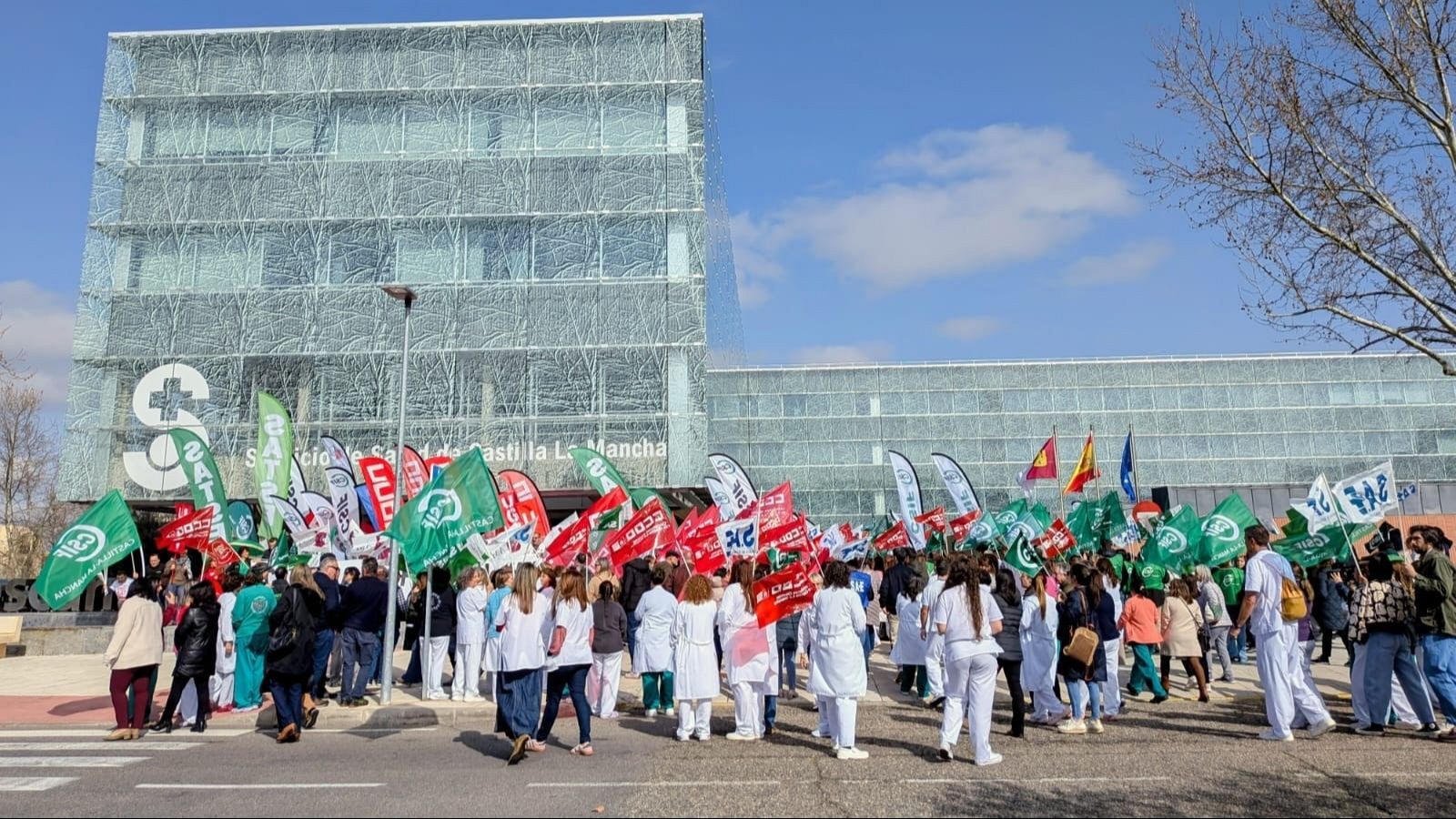 Centenares de sanitarios exigen en Toledo la carrera profesional - Castilla-La Mancha Informativos | Escuchar